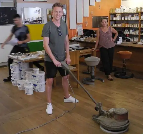 Sportreporter Jochen Breyer - ein zufriedener Parkett-Kunde! Sportreporter Jochen Breyer - ein zufriedener Parkett-Kunde!